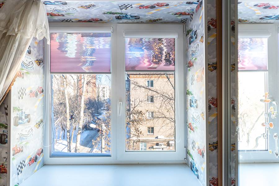Рулонные шторы блэкаут с рисунком на двухстворчатое окно