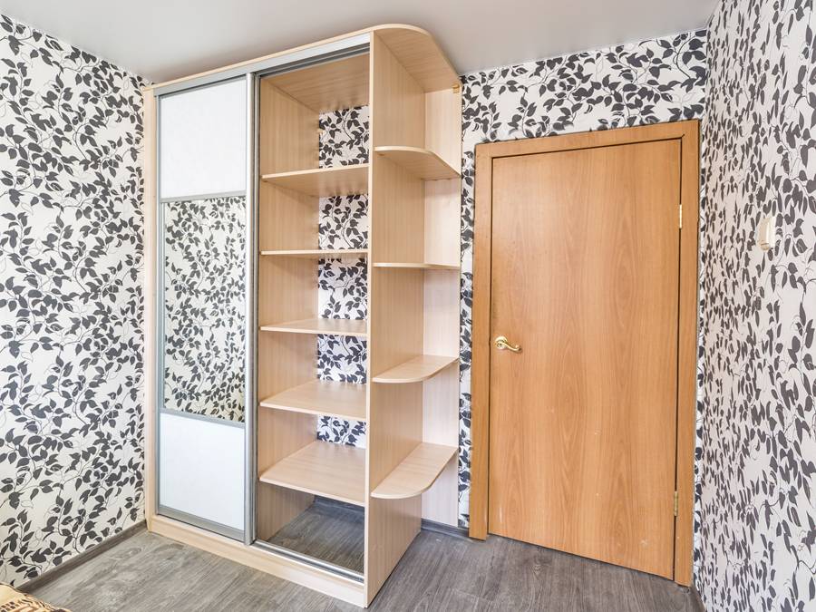 Шкаф-купе с открытыми полками Шкаф-купе с открытыми полками