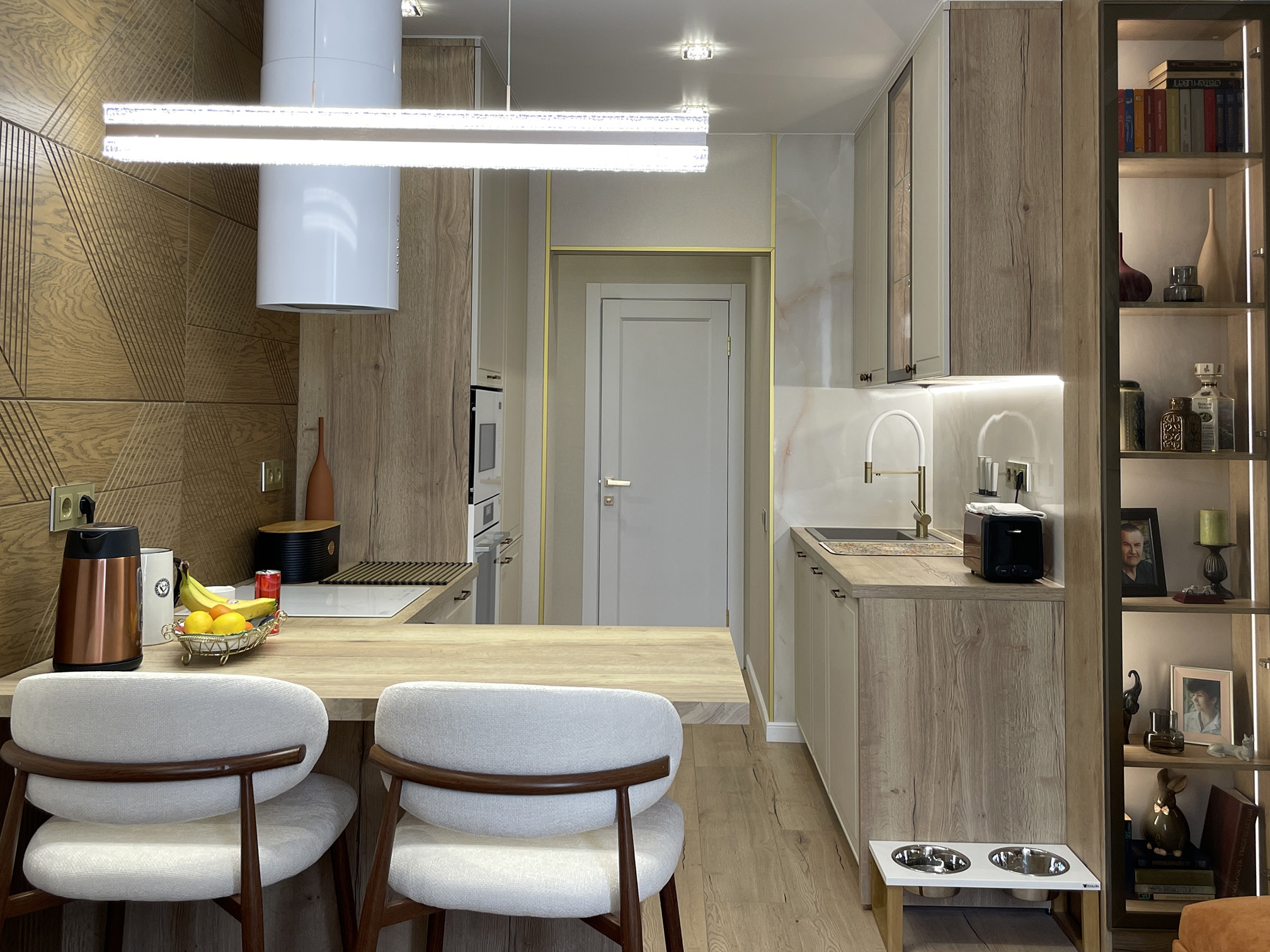 Кухня с барной стойкой Дуб Галифакс натуральный / SMALTO SM-06 Чага